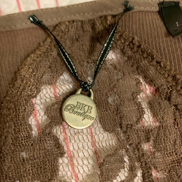 BKE (Buckle) Boutique zip front lace vest. Size L - Picture 4 of 10